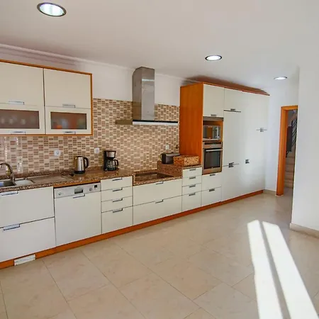 802 Minamar Willa Lagos